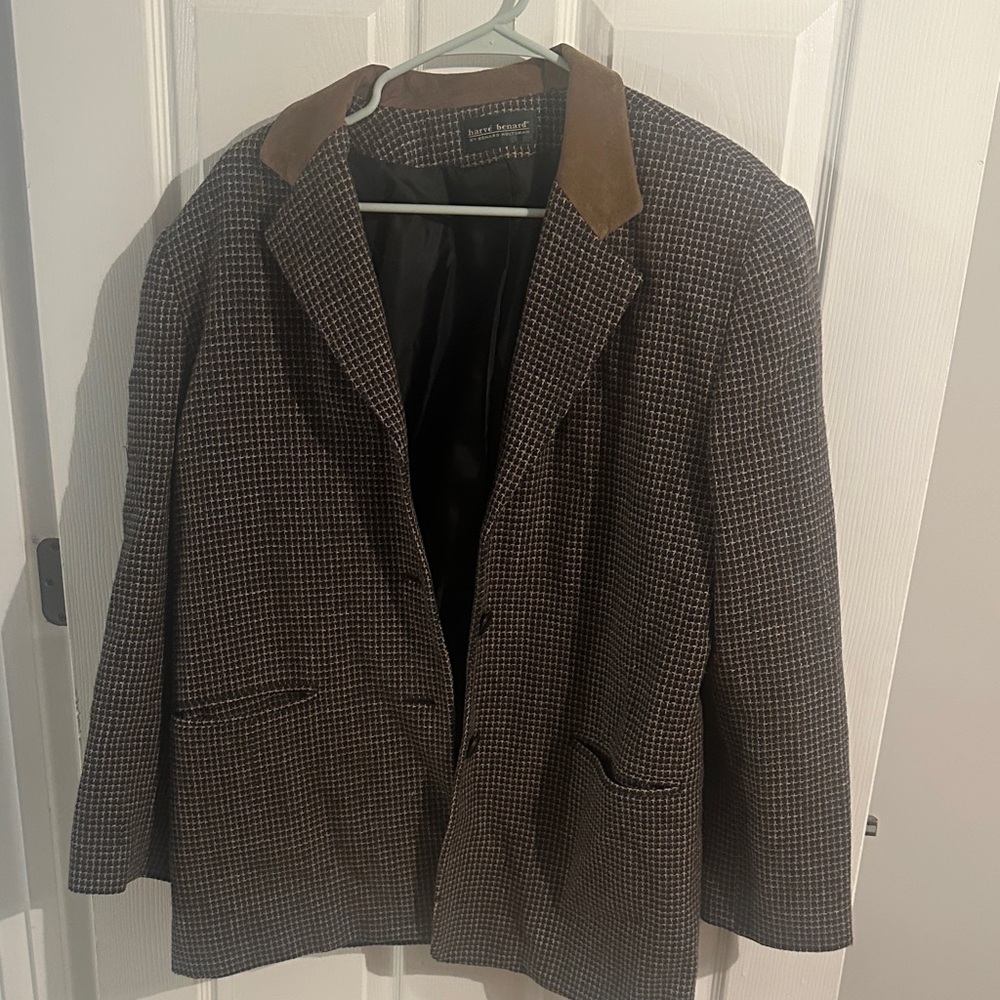 Harve Benard Brown Houndstooth Blazer with Tan Collar